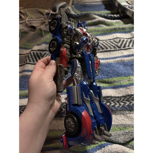 Hasbro Transformers Optimus Prime Autobot Action Figure Platinum Edition - Picture 3 of 6